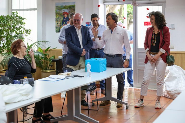 Oficina de Partilha, uma das vertentes do Espaço MaiorIDADE, da Junta de Freguesia de São Sebastião - presidente da Câmara, André Martins, vereadora Rita Carvalho e presidente da Junta de Freguesia, Luís Matos