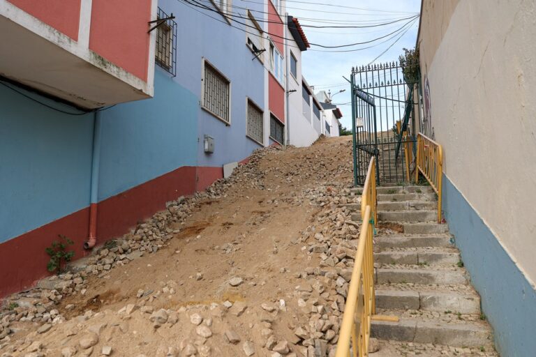 Rua das Carmelitas, no bairro de Troino, em requalificação