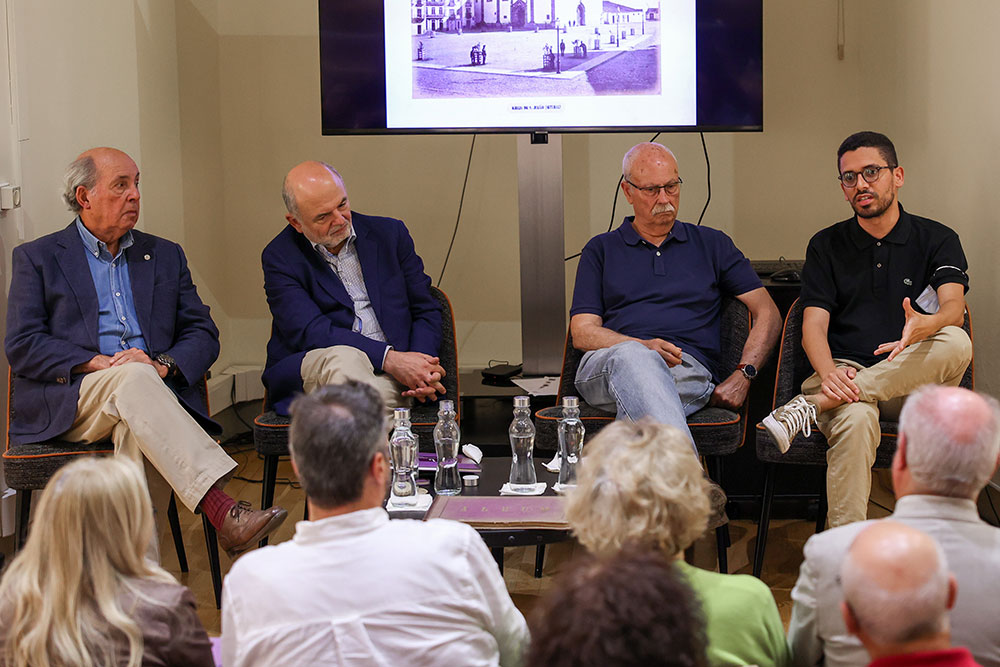 Apresentação de um álbum fotográfico de Anthero Frederico de Seabra, datado de 1867