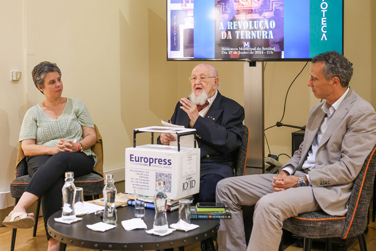 Apresentação do livro "A Revolução da Ternura" - Mário Moura