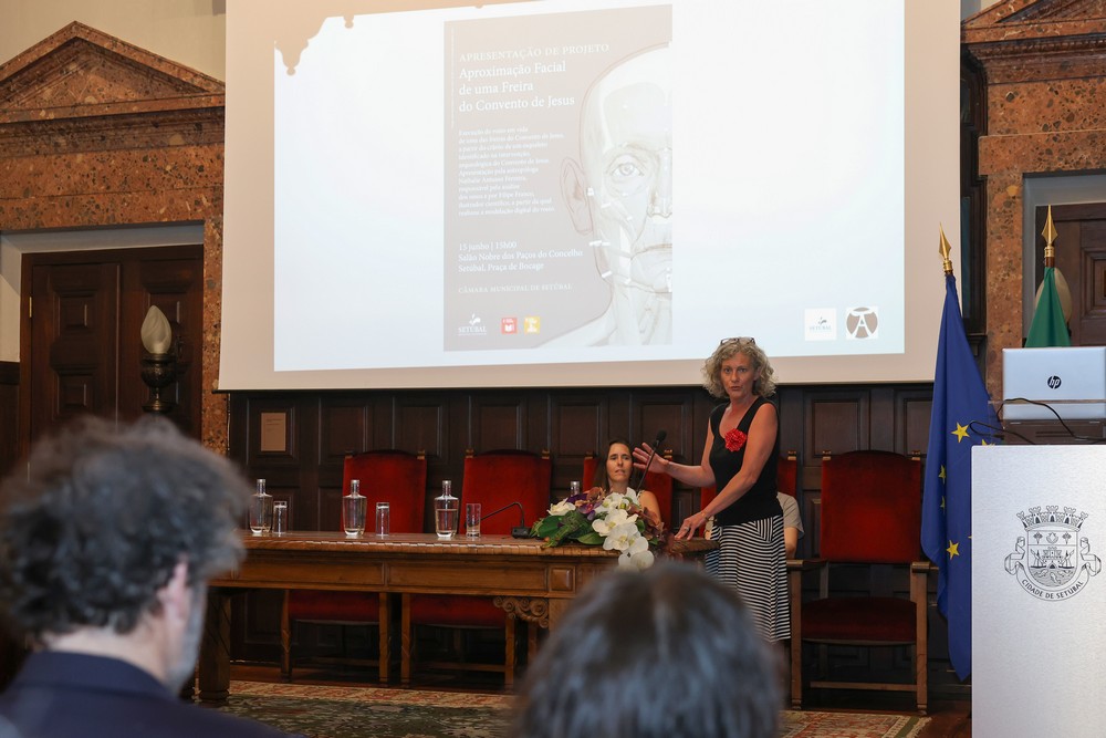 Aproximação Facial de uma Freira do Convento de Jesus