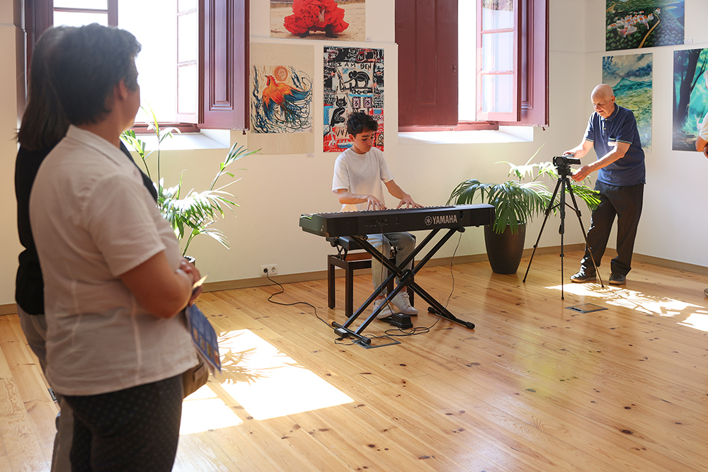 Artistas com Propósito - exposição de apoio a criação de Sala Snoezelen na Escola Básica da Ordem de Sant'Iago