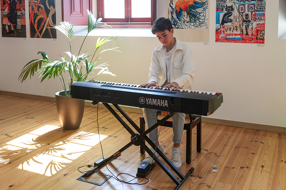 Artistas com Propósito - exposição de apoio a criação de Sala Snoezelen na Escola Básica da Ordem de Sant'Iago