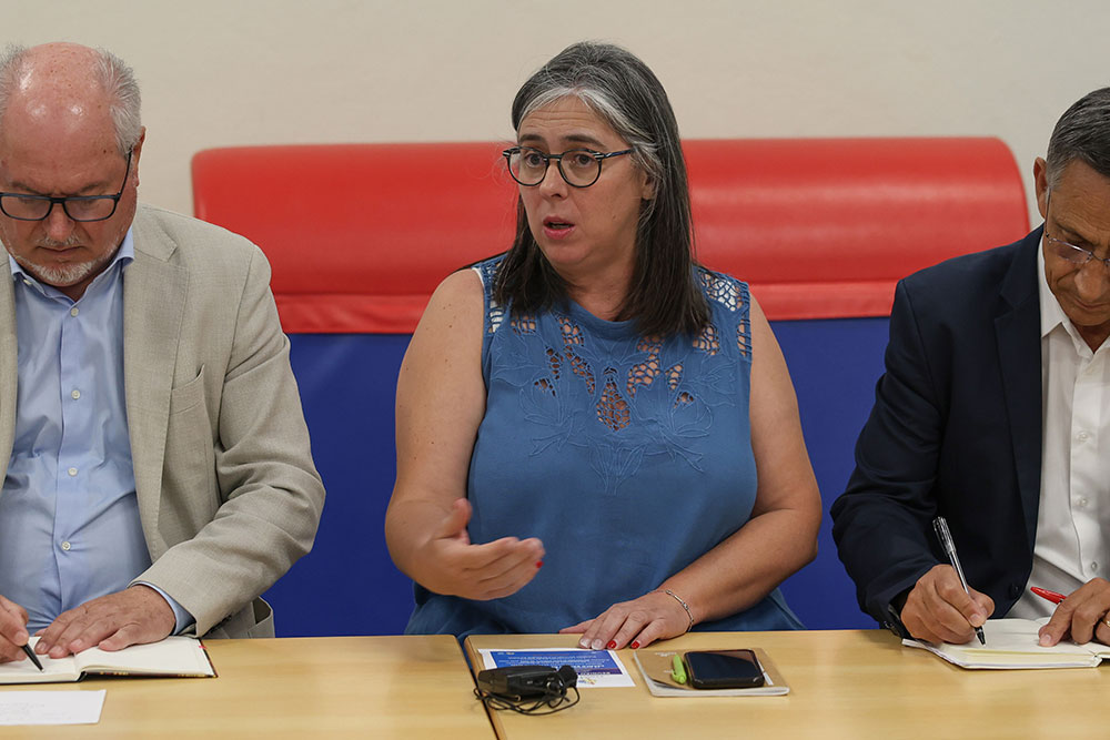 Ouvir a População, Construir o Futuro - Reunião com moradores da zona da Praça do Brasil - Fátima Silveirinha, do executivo da União das Freguesias de Setúbal