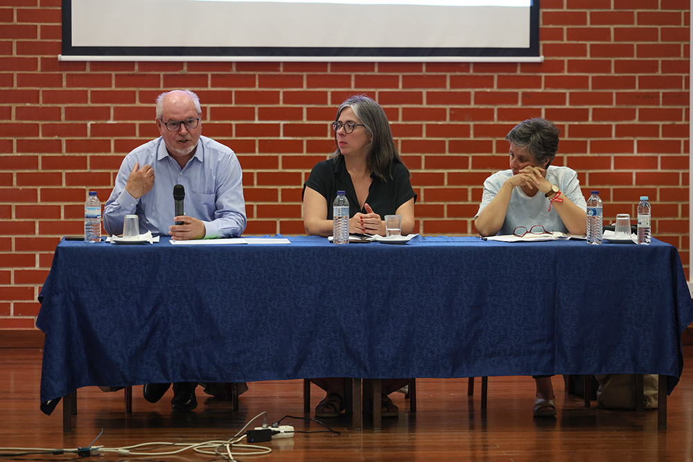 Projeto de requalificação da Escola Básica 2,3 Barbosa du Bocage - Sessão de esclarecimento com a comunidade escolar - Presidente e vice-presidente da Câmara, André Martins e Carla Guerreiro, e Fátima Silveirinha, do executivo da União das Freguesias de Setúbal