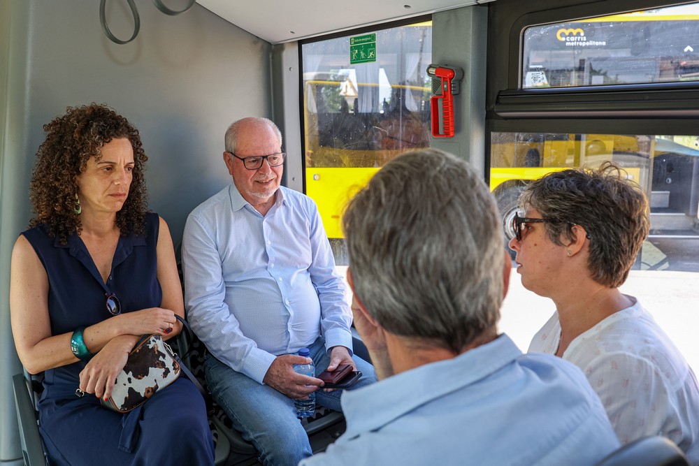 Executivo municipal viajou num autocarro da Carris Metropolitana entre Setúbal e o Creiro, para verificar como é feita a ligação às praias - presidente da Câmara, André Martins, vice-presidente Carla Guerreiro e vereadora da Mobilidade, Rita Carvalho