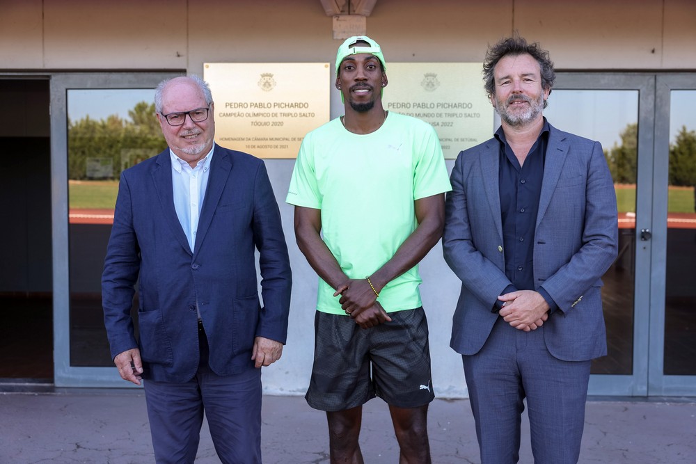 Presidente da Câmara, André Martins, e vereador do Desporto, Pedro Pina, desejaram ao campeão olímpico do triplo salto, Pedro Pichardo, boa sorte nos Jogos Olímpicos Paris2024