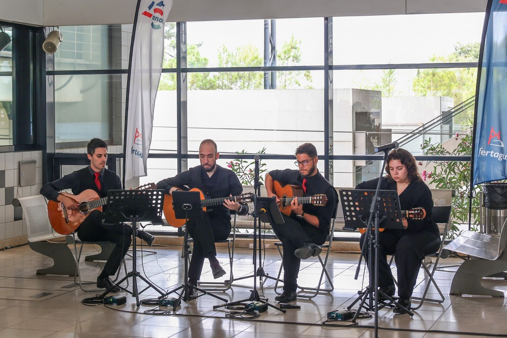 Inauguração do comboio da Fertagus Sebastião da Gama - estação de Coina - quarteto da Orquestra Nova de Guitarras