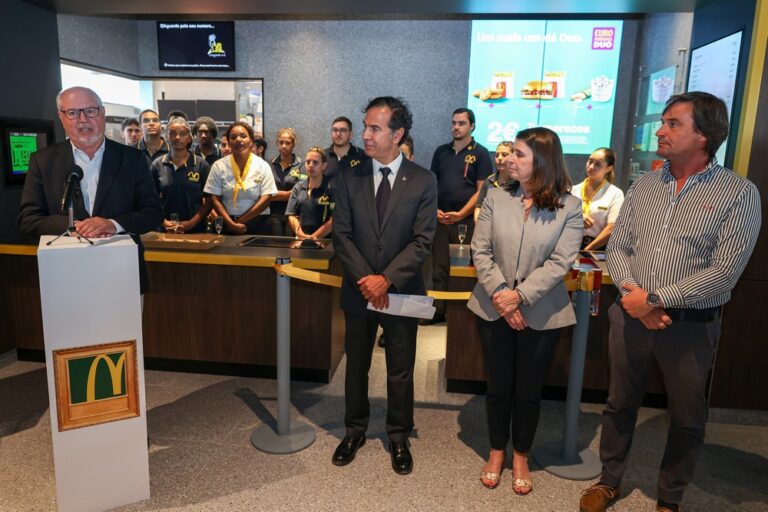Inauguração do restaurante McDonald's Setúbal Monte Belo - presidente da Câmara, André Martins