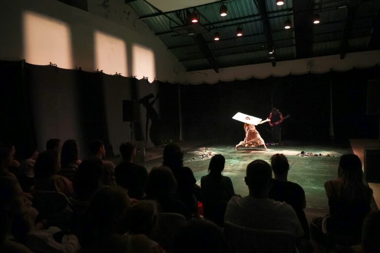 Performance "Vanishing" abre MAPS 2024