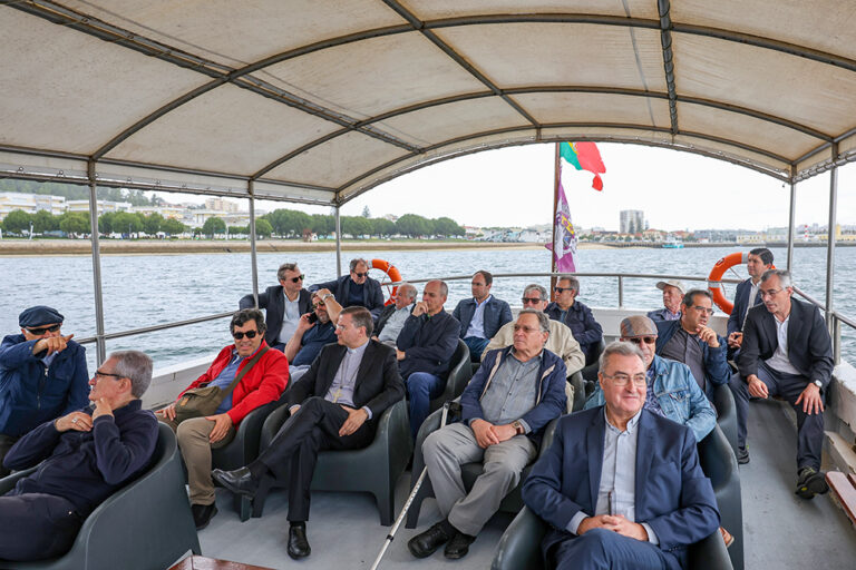 Delegação da Diocese do Porto visitou Setúbal - Passeio a bordo do "Maravilha do Sado"