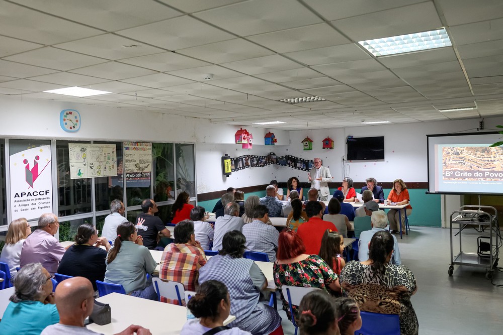 Reunião dos executivos da Câmara Municipal e da União das Freguesias de Setúbal com moradores do Bairro Grito do Povo