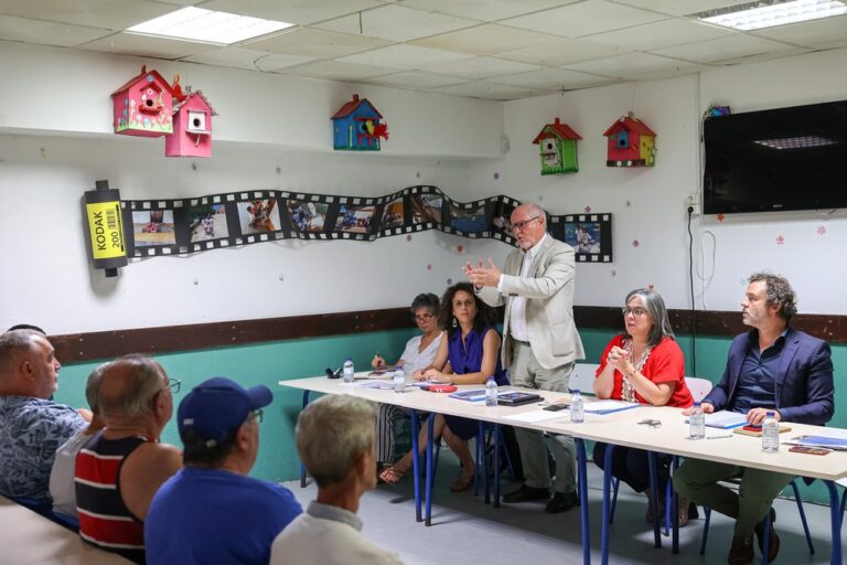 Reunião com moradores do Bairro Grito do Povo - Presidente da Câmara, André Martins, vice-presidente Carla Guerreiro, vereadores Pedro Pina e Rita Carvalho e Fátima Silveirinha, do executivo da União das Freguesias de Setúbal