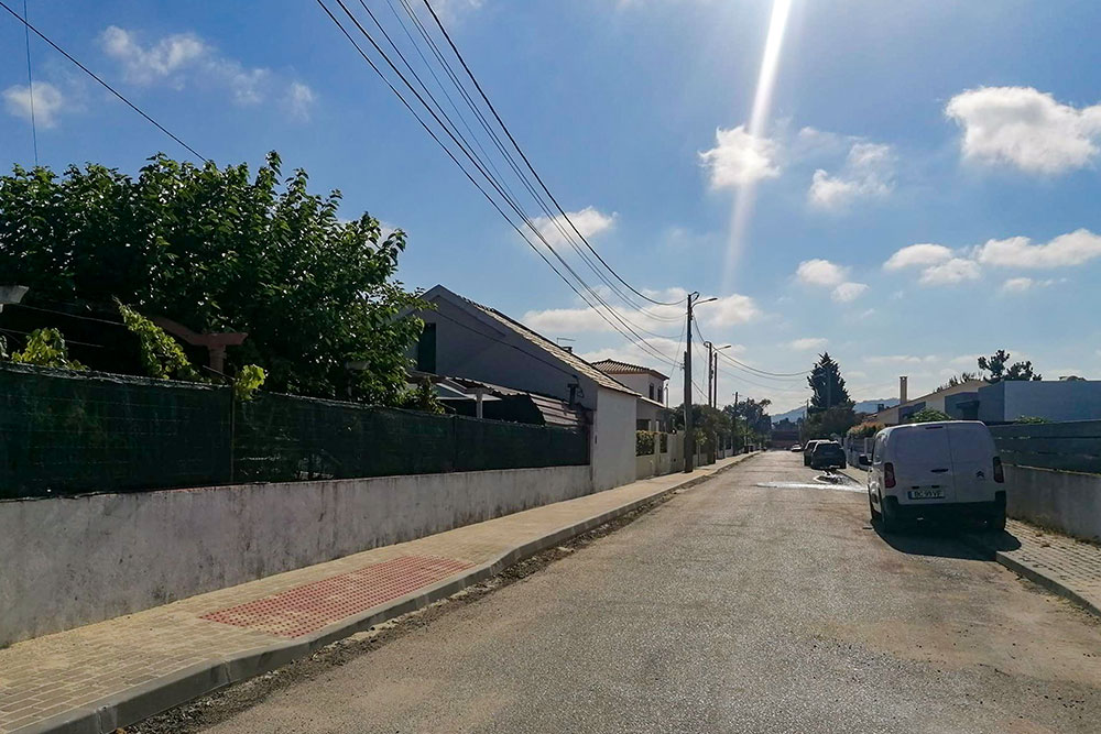 Execução de passeios concluída na Rua da Verdade, em Brejos de Azeitão