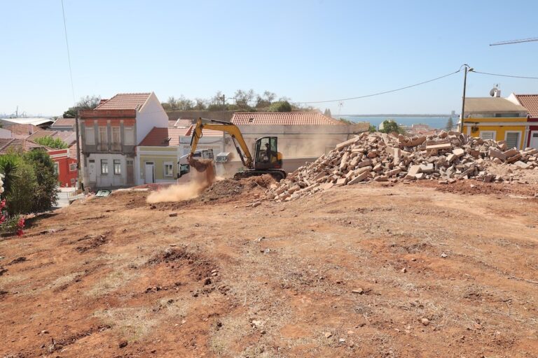 Espaço multiusos em construção no Bairro dos Pescadores