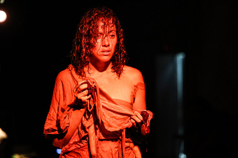 Festa do Teatro 2024 - "Memória da Matéria: A Passagem”, da companhia UmColetivo