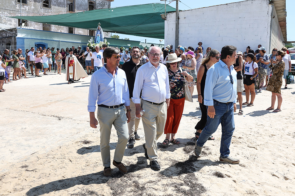 Festas de Nossa Senhora do Rosário de Troia - Procissão na praia da Caldeira de Troia com os presidentes da Câmara Municipal, André Martins, da Junta de Freguesia de São Sebastião., Luís Matos, e da União das Freguesias de Setúbal, Rui Canas