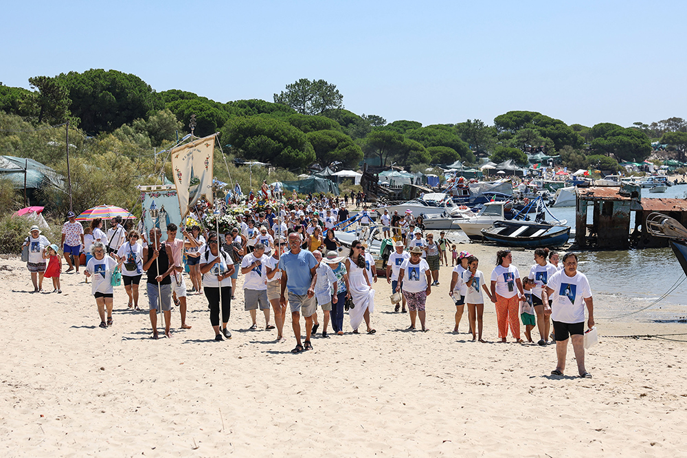 Festas de Nossa Senhora do Rosário de Troia - Procissão na praia da Caldeira de Troia