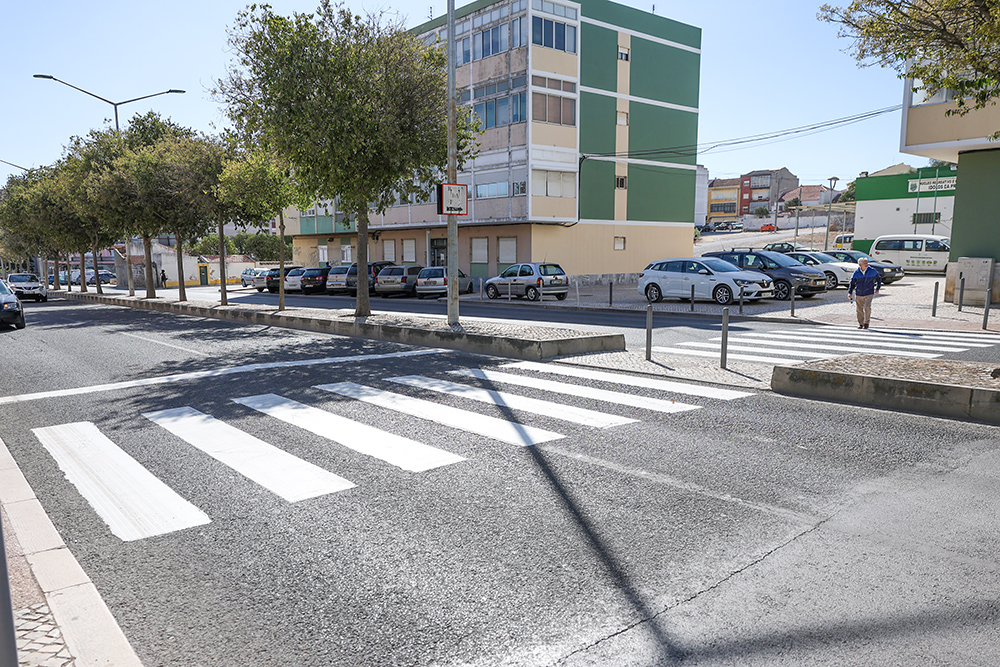 Pintura de passadeiras - Avenida Bento de Jesus Caraça