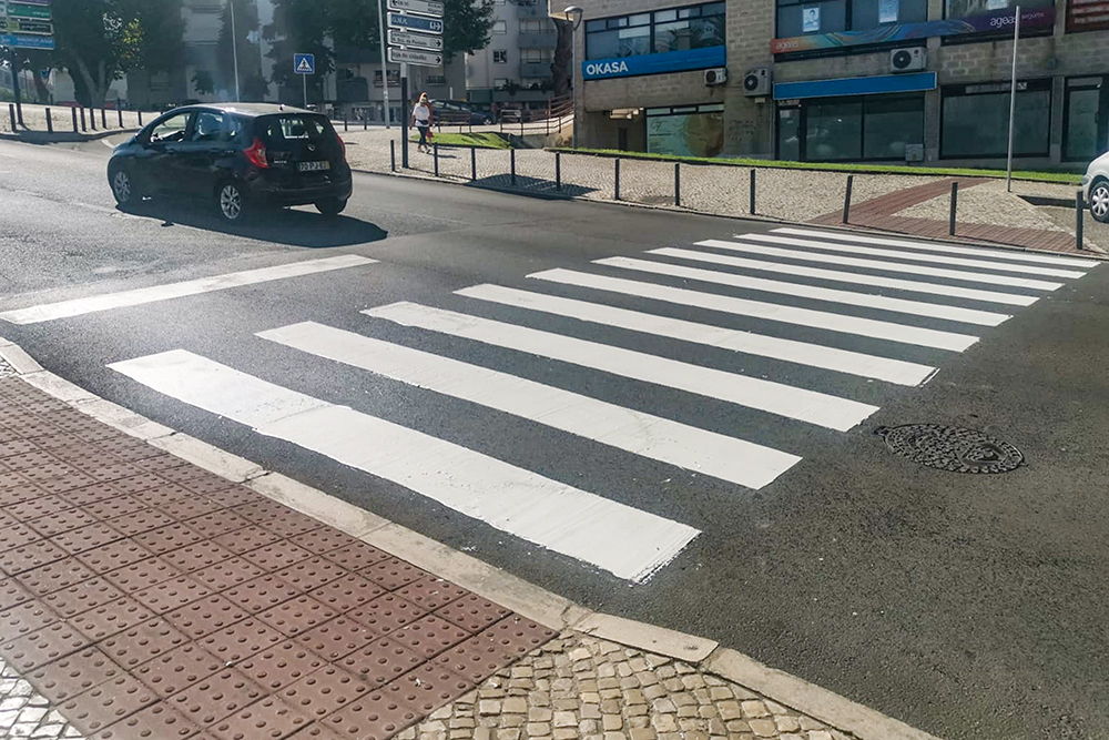 Pintura de passadeiras - Rua da Tebaida