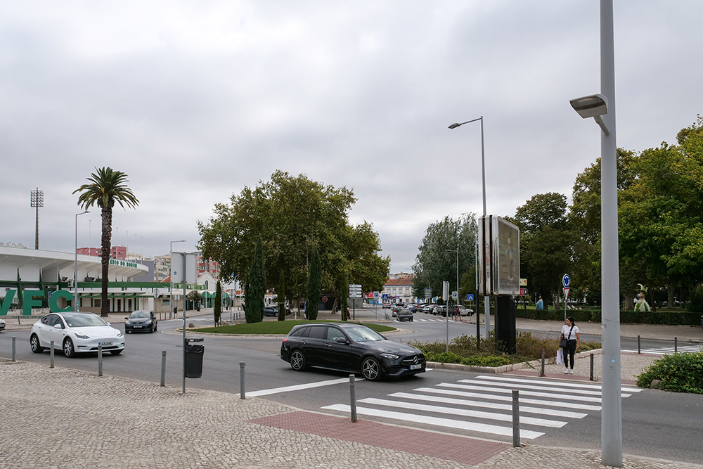 Pintura de passadeiras - Avenida 22 de Dezembro