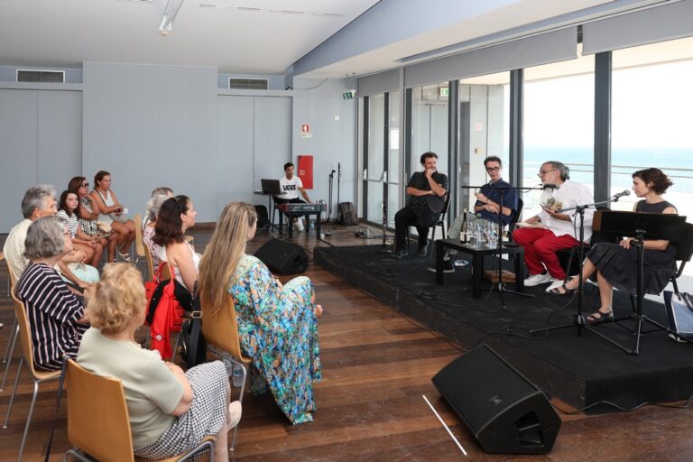 Poetas do Sado - sessão do projeto Poetas do Povo - Rooftop Fórum Municipal Luísa Todi