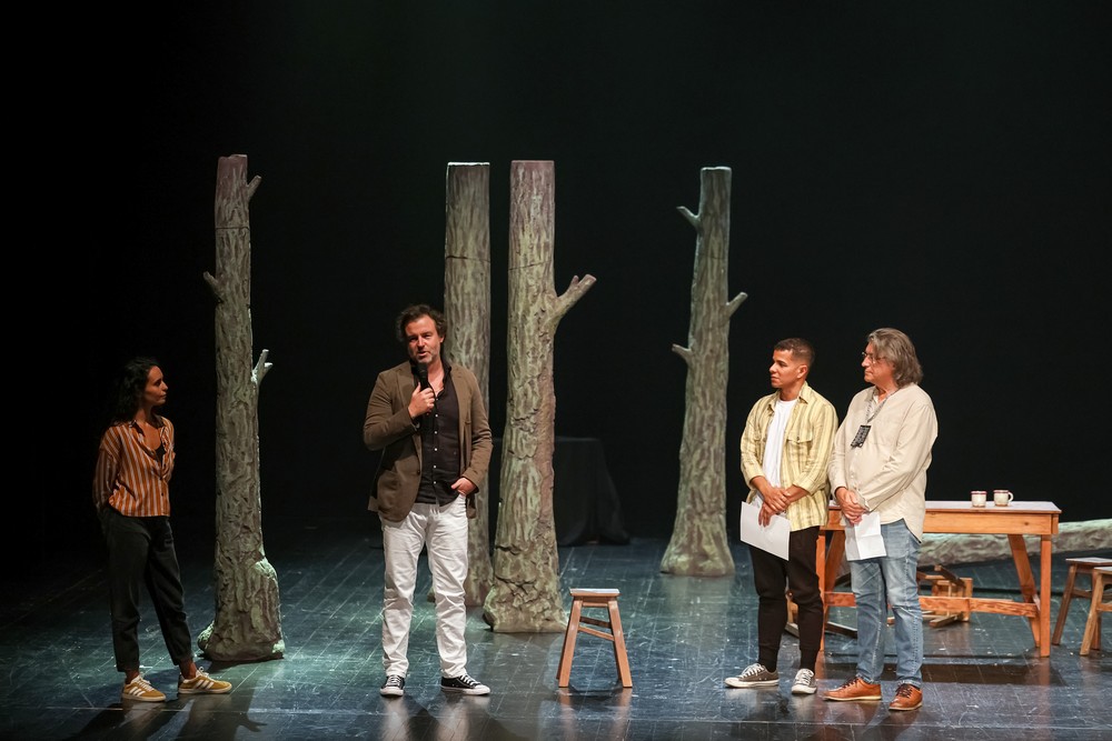 XXVI Festa do Teatro | Moço da Cola pela companhia Astro Fingido - sessão de encerramento