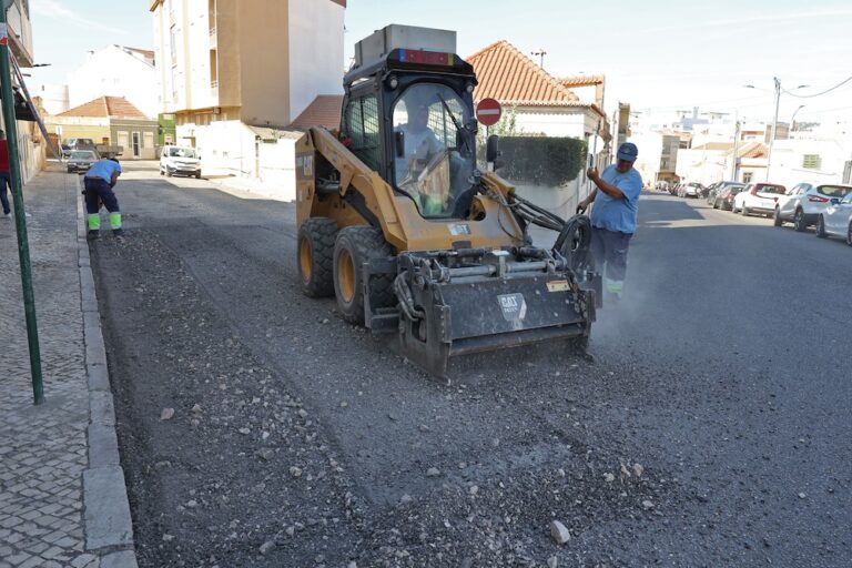 Repavimentação de ruas do Bairro Santos Nicolau - Rua Dr. António Rodrigues Costa