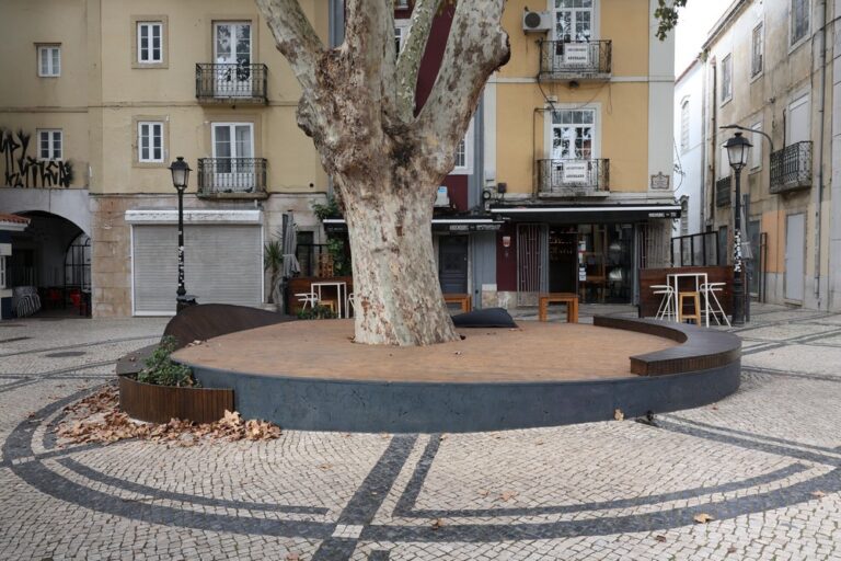 Banco do Largo da Ribeira Velha