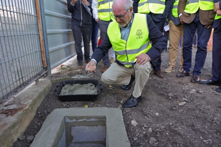André Martins na cerimónia de lançamento da primeira pedra do novo Centro Escolar Barbosa du Bocage