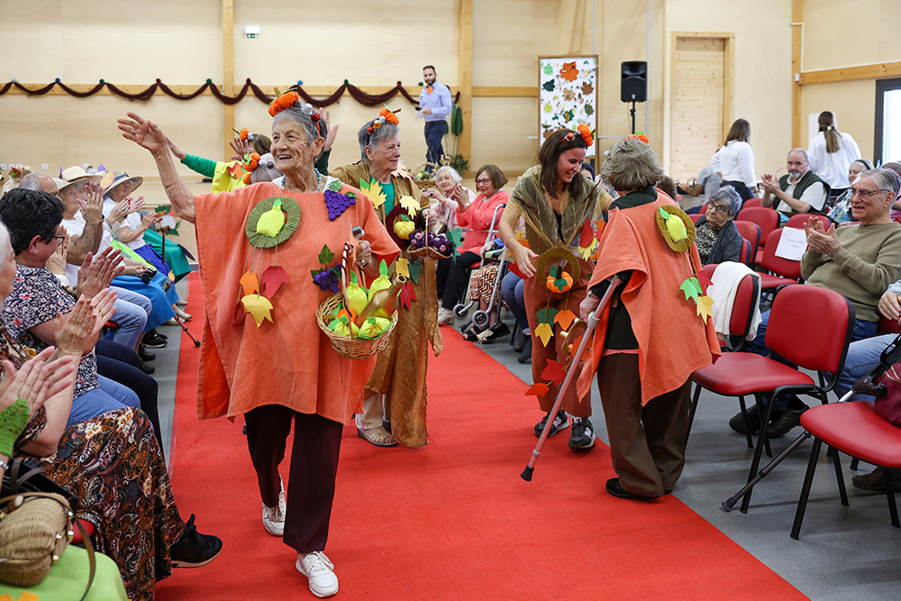 Dia do Idoso - Desfile de Outono - EnvelheSeres 2024 (9)