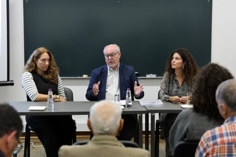 Primeira sessão de discussão pública do Plano Municipal de Ação Climática de Setúbal - Presidentes da Câmara e da Junta de Freguesia do Sado, André Martins e Marlene Caetano, e chefe do GADSEA da Câmara Municipal, Cristina Coelho