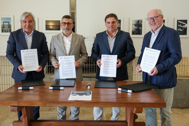 Encontro Sado-Arrábida - Assinatura de protocolo sobre o Parque Natural da Arrábida - Presidentes das câmaras de Setúbal, Palmela e Sesimbra, André Martins, Álvaro Amaro e Francisco Jesus, e diretor regional da Conservação da Natureza e Florestas de Lisboa e Vale do Tejo, Rui Pombo