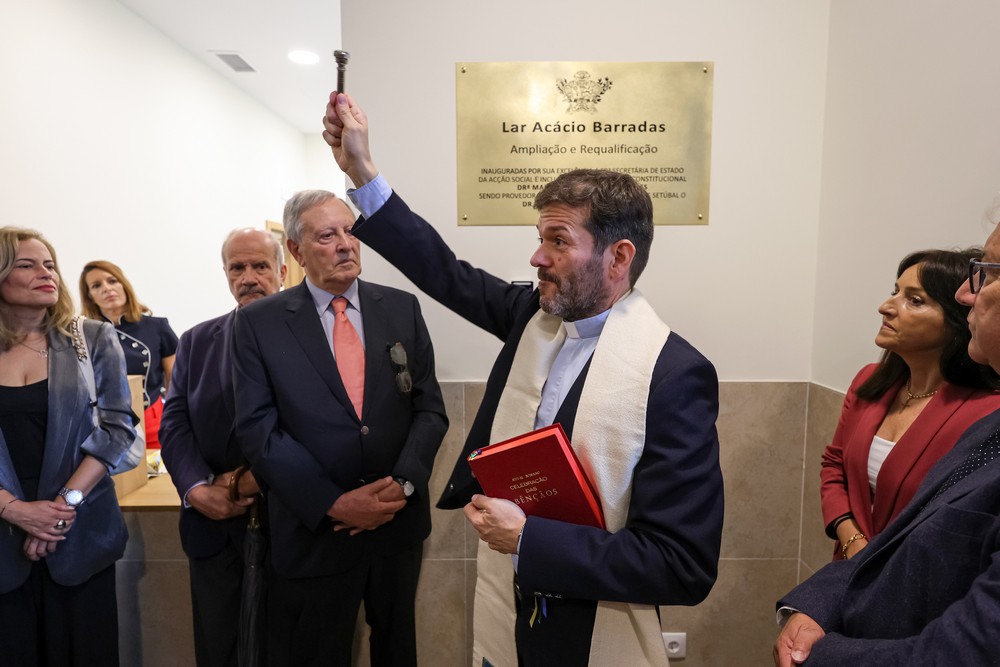 Inauguração da requalificação do Lar Acácio Barradas - Bênção pelo vigário-geral da Diocese de Setúbal, padre Rui Gouveia