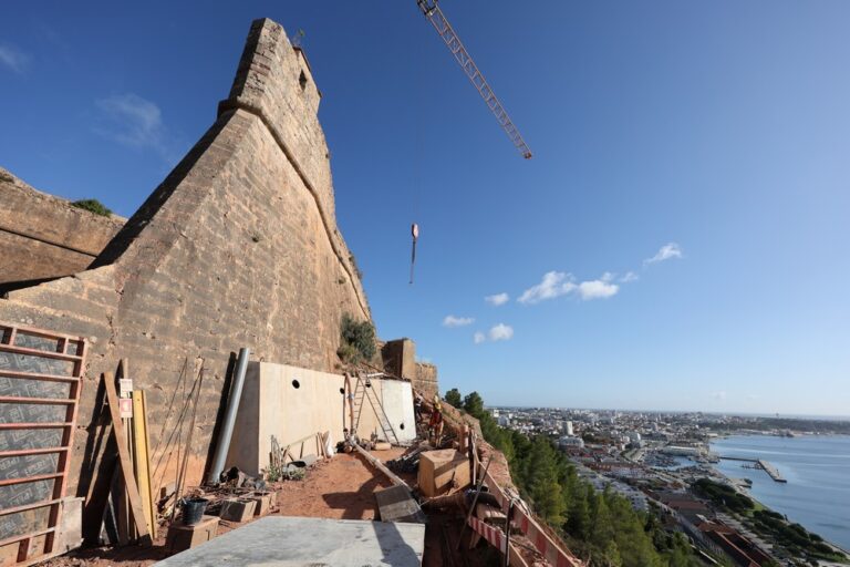 Obra de consolidação da encosta do Forte de São Filipe