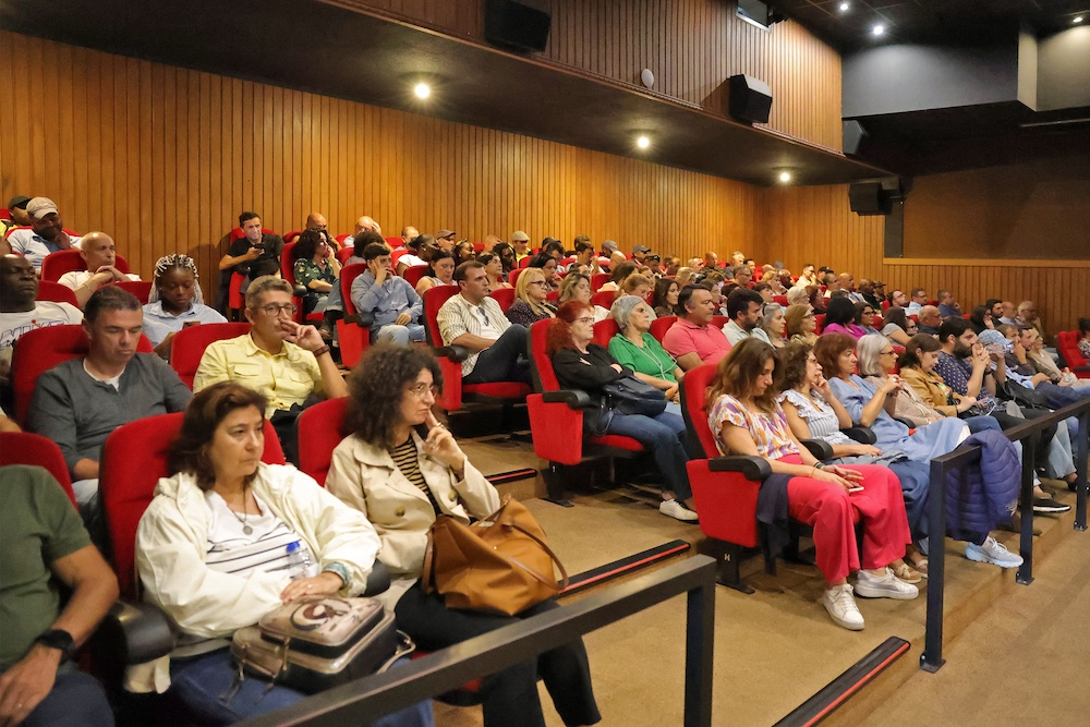 Reunião do executivo com os trabalhadores do Departamento de Obras Municipais - Cinema Charlot
