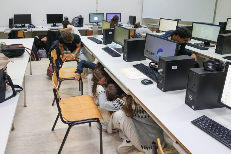 Simulacro de Sismo - Dia Internacional para a Redução do Risco de Desastres - Escola Profissional de Setúbal