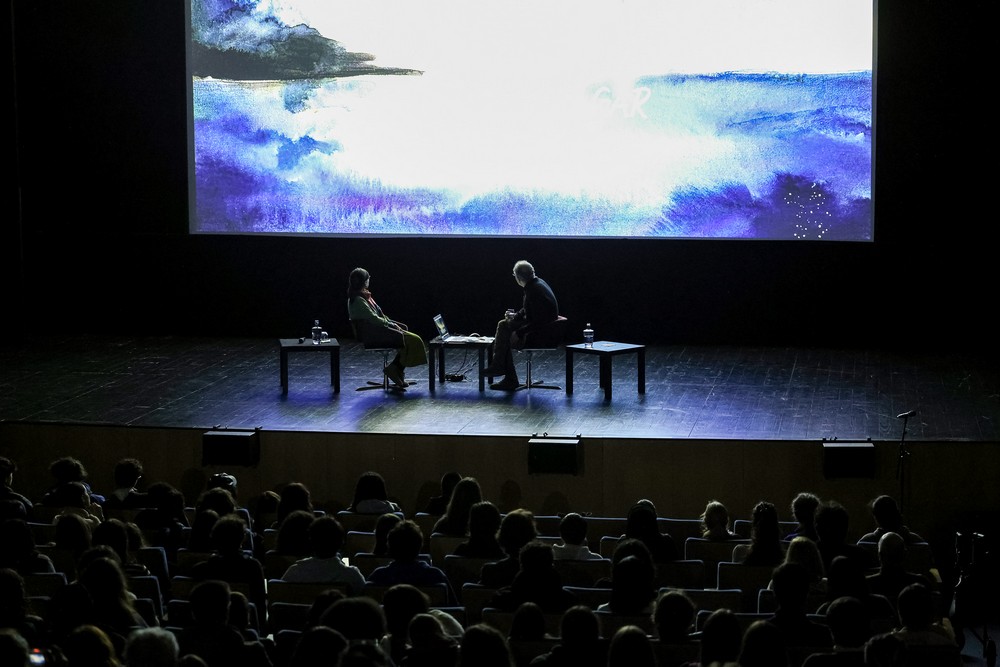 O escritor Gonçalo M. Tavares esteve em Setúbal para falar de micro-utopias