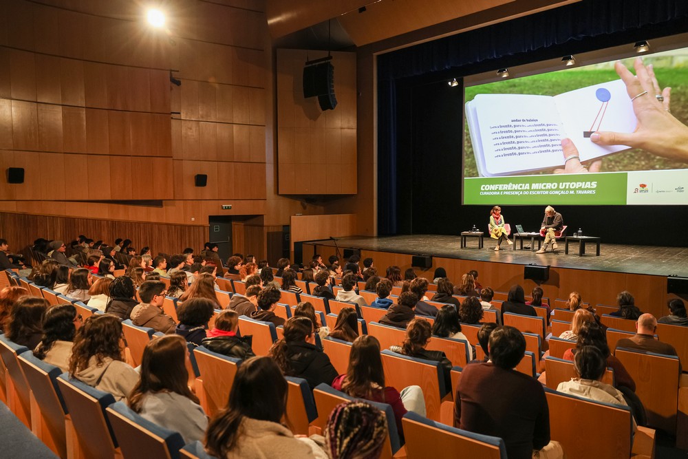 O escritor Gonçalo M. Tavares esteve em Setúbal para falar de micro-utopias
