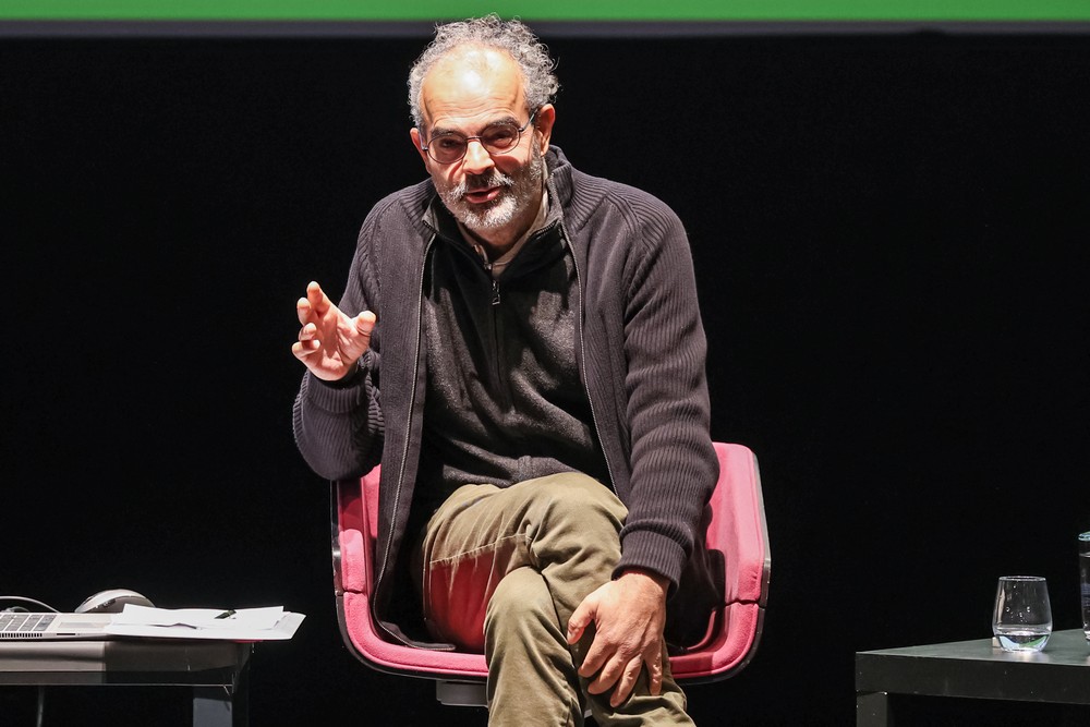 O escritor Gonçalo M. Tavares esteve em Setúbal para falar de micro-utopias