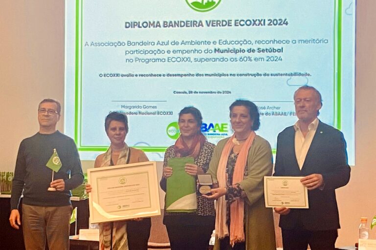 A vice-presidente da autarquia, Carla Guerreiro, recebeu a oitava Bandeira Verde ECOXXI atribuída a Setúbal