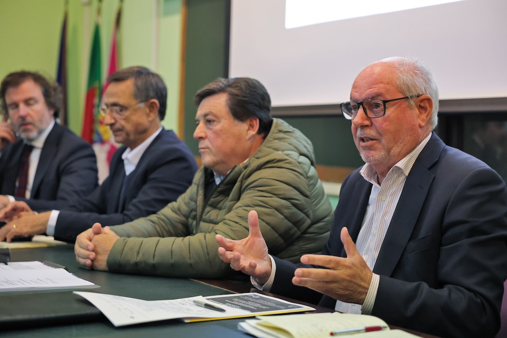 Futuro centro de saúde Maria Lamas/Bairro do Liceu apresentado aos moradores da Praceta Maria Lamas - Presidente da Câmara, André Martins, vereadores Carlos Rabaçal e Pedro Pina e presidente da União das Freguesias de Setúbal, Rui Canas