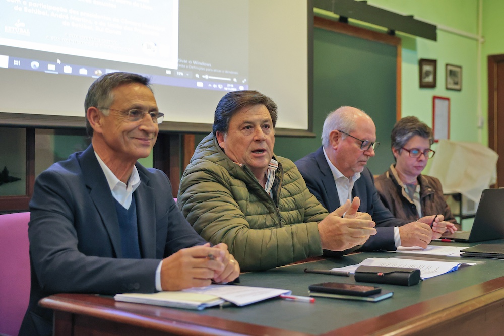 Futuro centro de saúde Maria Lamas/Bairro do Liceu apresentado aos moradores da Praceta Maria Lamas - Presidente da Câmara, André Martins, vice-presidente Carla Guerreiro, vereador Carlos Rabaçal e presidente da União das Freguesias de Setúbal, Rui Canas