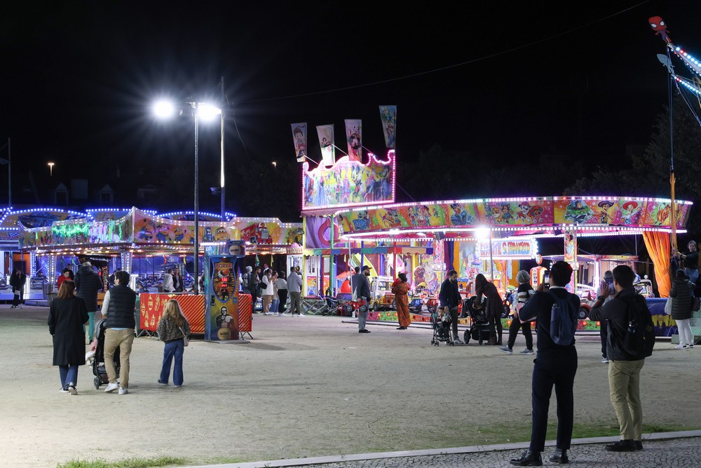 O Largo José Afonso acolhe a tradicional feira de Natal com divertimentos para os mais novos