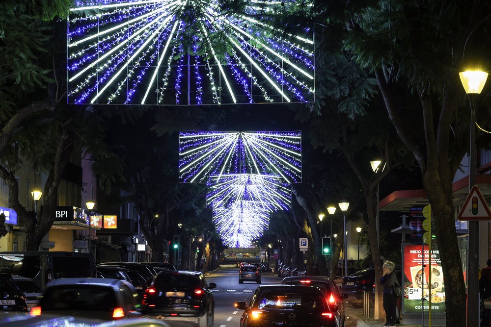 A Avenida 5 de outubro também está iluminada nesta época festiva
