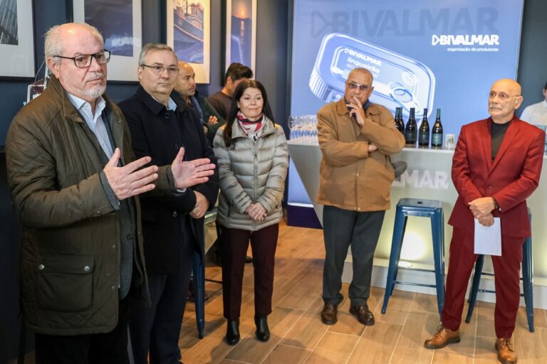 Abertura do Espaço Bivalmar - Presidente da Câmara, André Martins, Carlos Pratas, administrador da Bivalmar, e Pedro Serrote, do gabinete da secretária de Estado das Pescas, Cláudia Monteiro de Aguiar