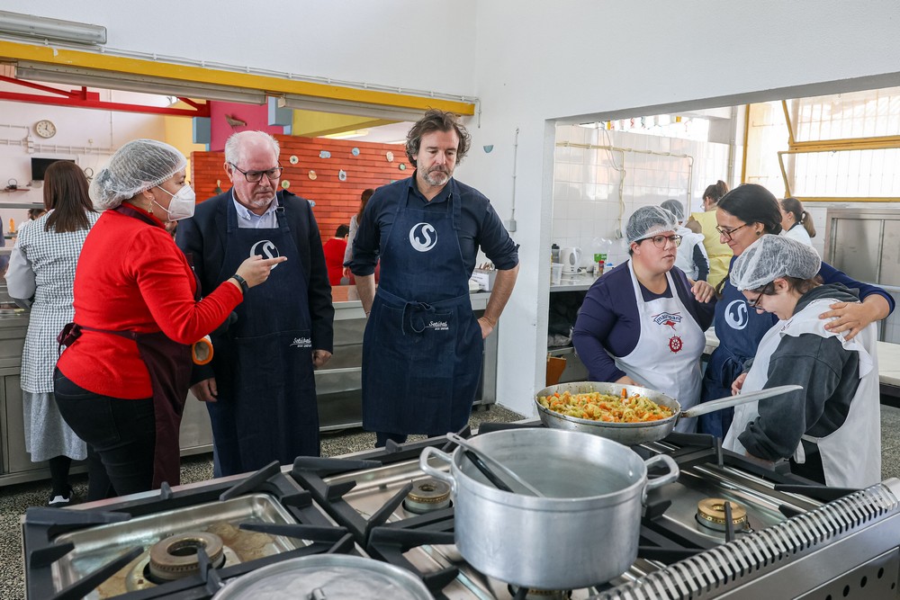 Oficina Colaborativa realizada no âmbito do projeto Cozinha Vizinha da APPACDM de Setúbal - Presidente da Câmara, André Martins, e vereador dos Direitos Sociais, Pedro Pina
