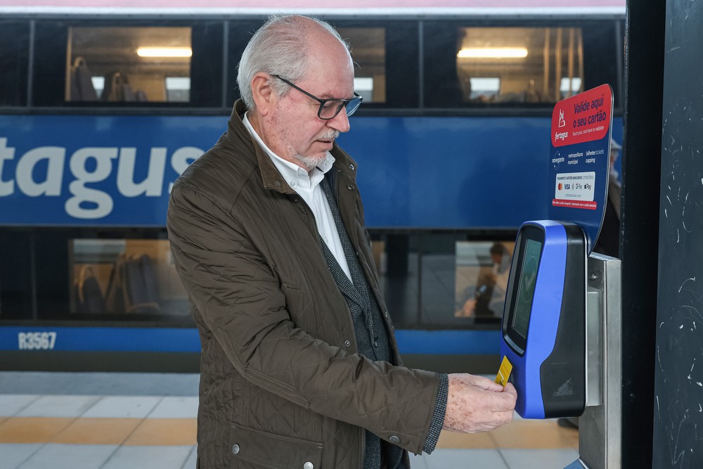 Fertagus tem novos horários, com ligações entre Setúbal e Lisboa a cada 20 minutos - Presidente da Câmara, André Martins, viajou até ao Pinhal Novo