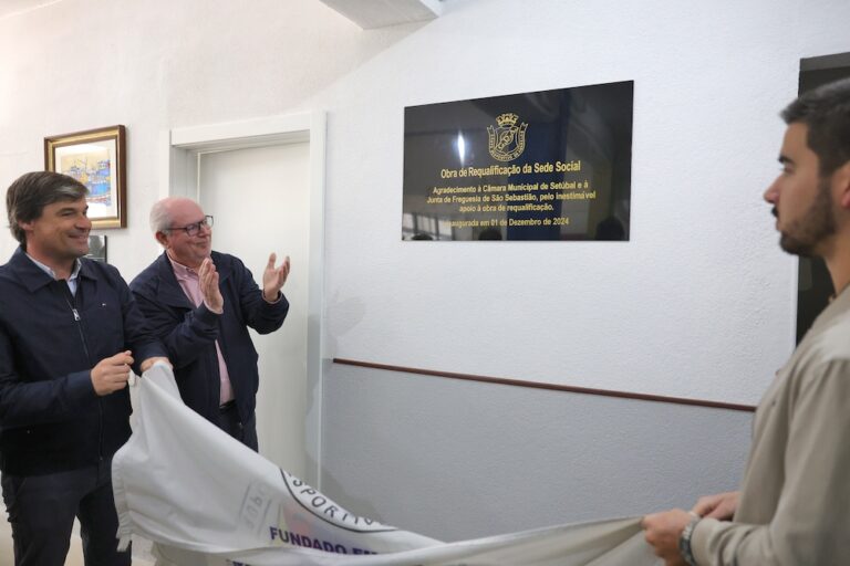 Inauguração da requalificação da sede do GD "Os Amarelos" - Presidentes da Câmara, André Martins. e da Junta de Freguesia de São Sebastião, Luís Matos