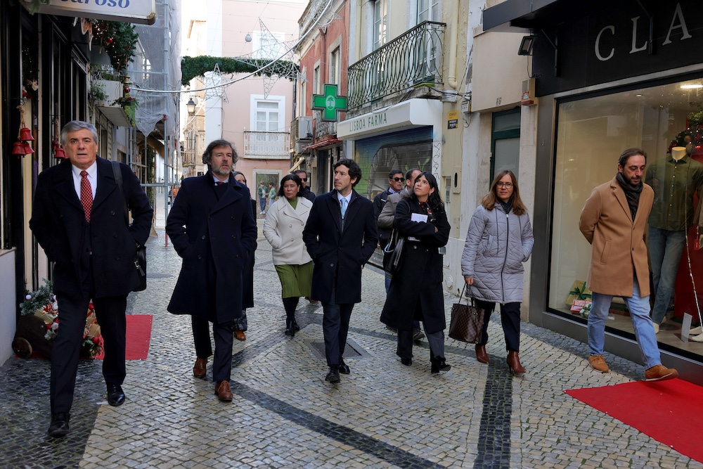 Bairro Setúbal Digital - Visita à Baixa comercial - Vereador Pedro Pina, secretário de Estado da Economia, João Rui Ferreira, e diretora-geral das Atividades Económicas, Fernanda Ferreira Dias